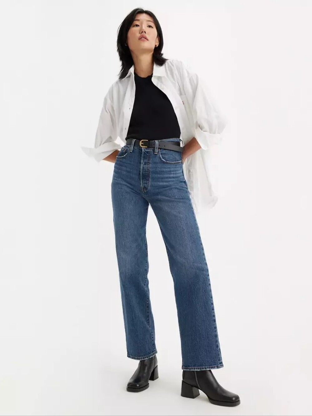 Levi's Straight Leg Jeans in Medium Blue Wash